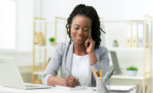 Examples of strong and weak personal profile sections on CVs